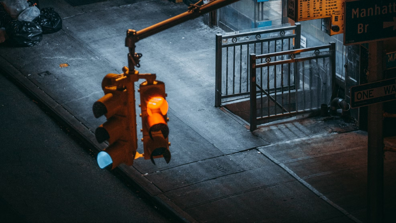 As cidades já foram noturnas: o que matou a madrugada e quem ainda resiste?
