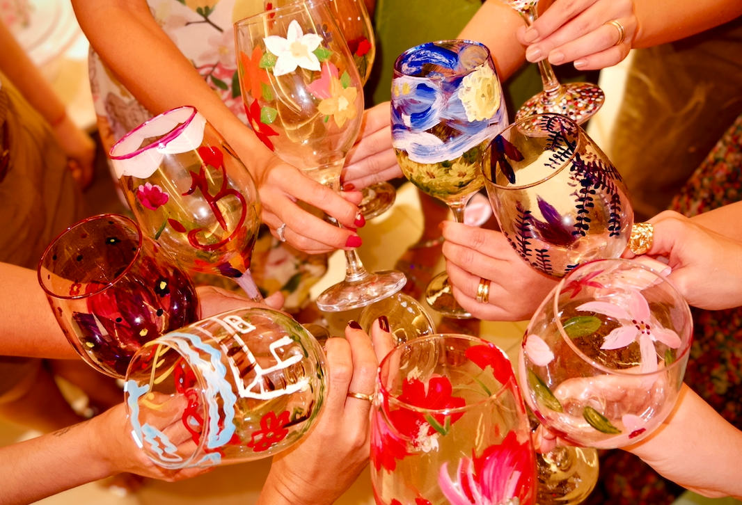 Pinta e Brinda | Pintura de taças com vinho no Lar