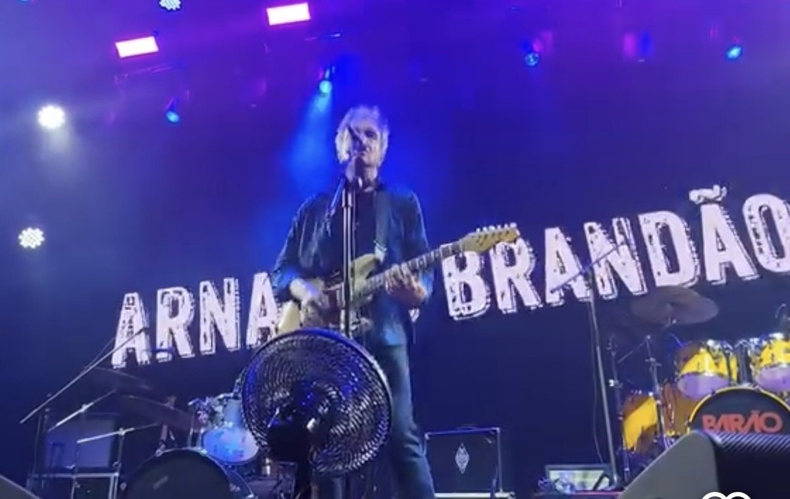 ARNALDO BRANDÃO no show 50 ANOS CONVIDA
